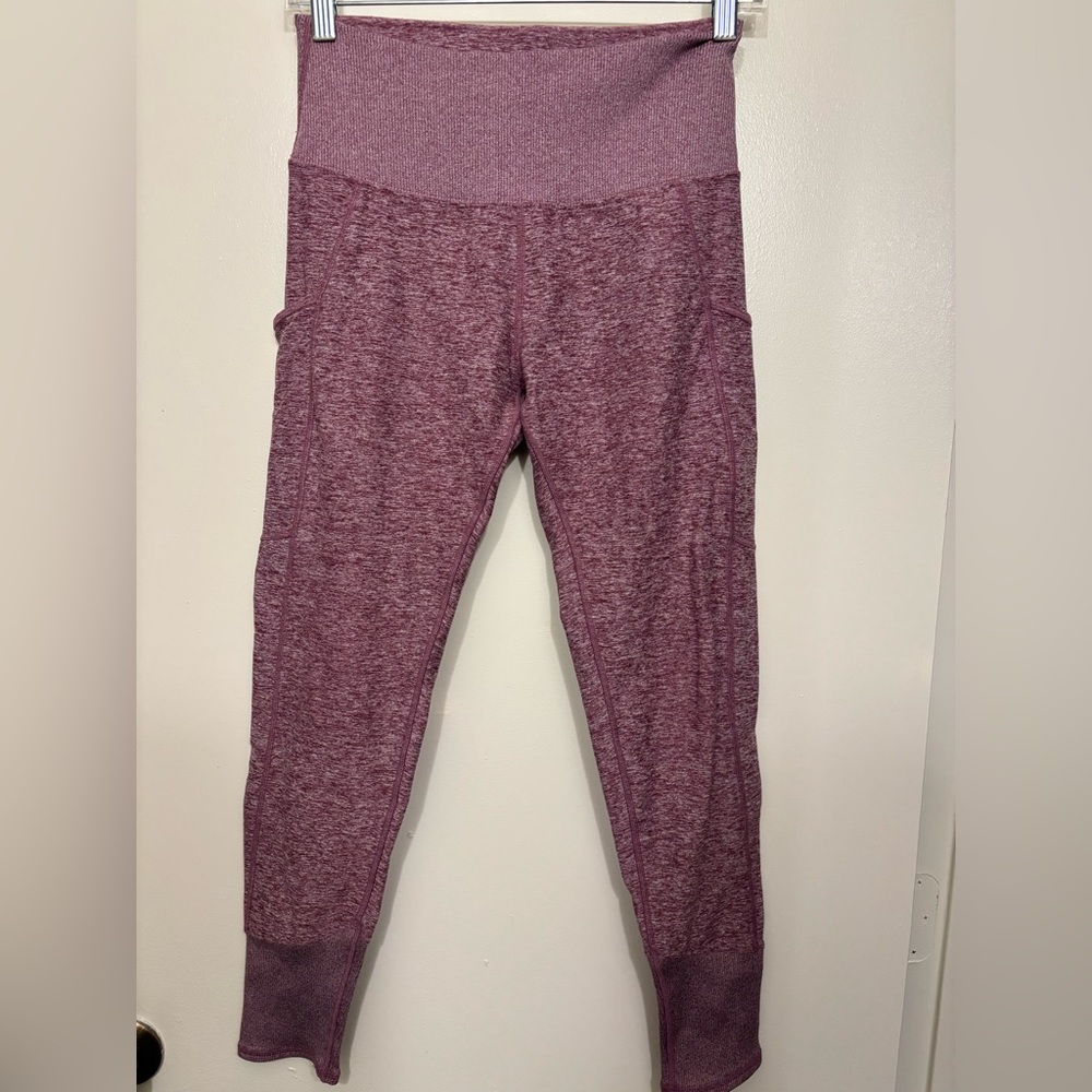Cozy soft stretchy yoga leggings with pockets